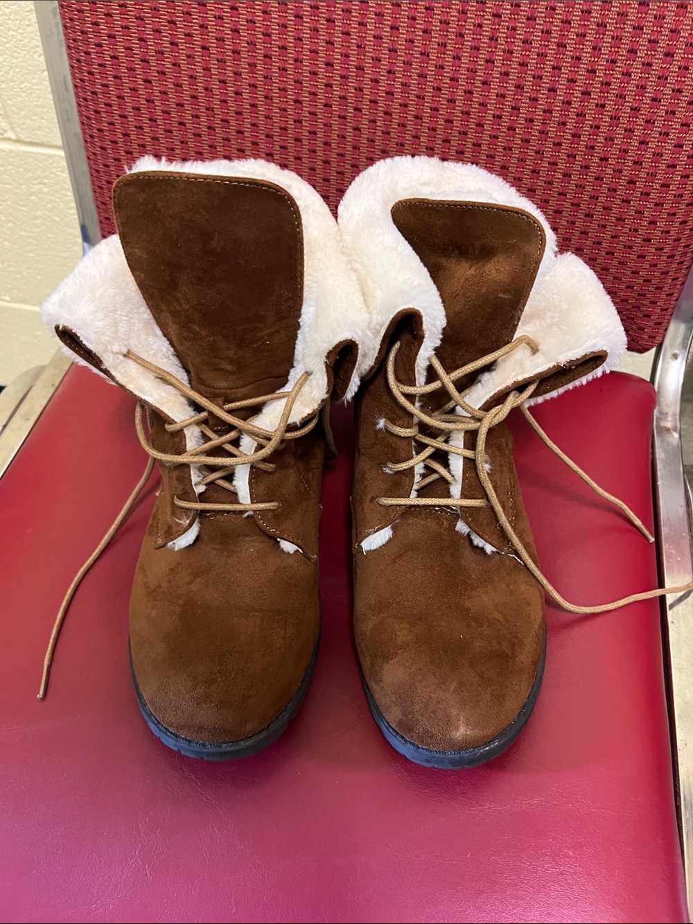 comfortview Brown Suede Lace-Up Boots with Cream Faux Fur Collar
